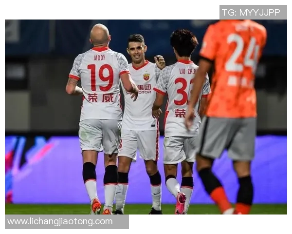 重庆足球队以63分稳居冠军赛积分榜首位争夺冠军形势明朗 重庆足球队以63分稳居冠军赛积分榜首位争夺冠军形势明朗