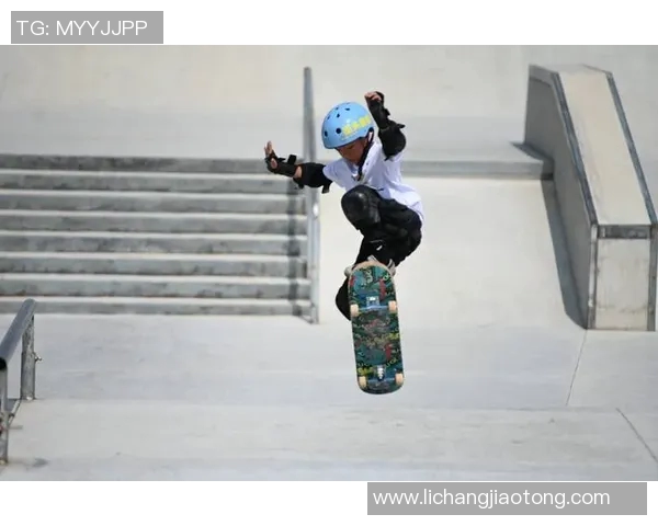 重庆滑板队在全国滑板团队协作排行榜中荣获第十名展现团队实力与拼搏精神 重庆滑板队在全国滑板团队协作排行榜中荣获第十名展现团队实力与拼搏精神