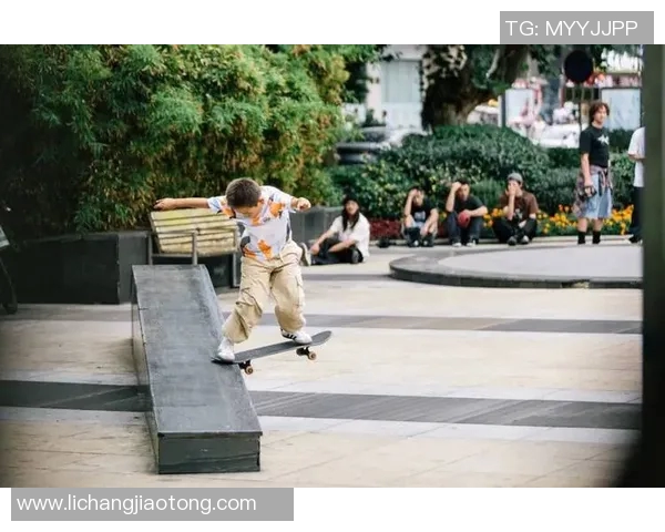 南京滑板队与深圳滑板队速度较量赛后分析与精彩回顾 南京滑板队与深圳滑板队速度较量赛后分析与精彩回顾